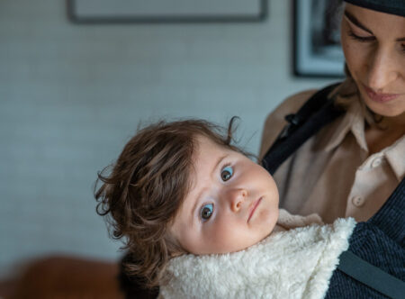 Baby in draagzak