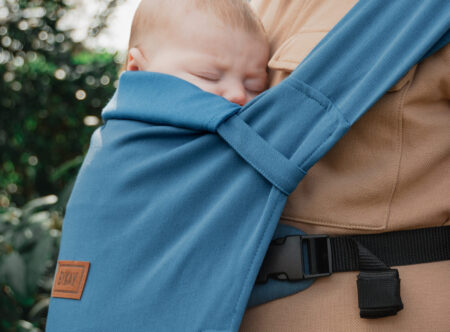 ByKay baby slaapt in draagzak